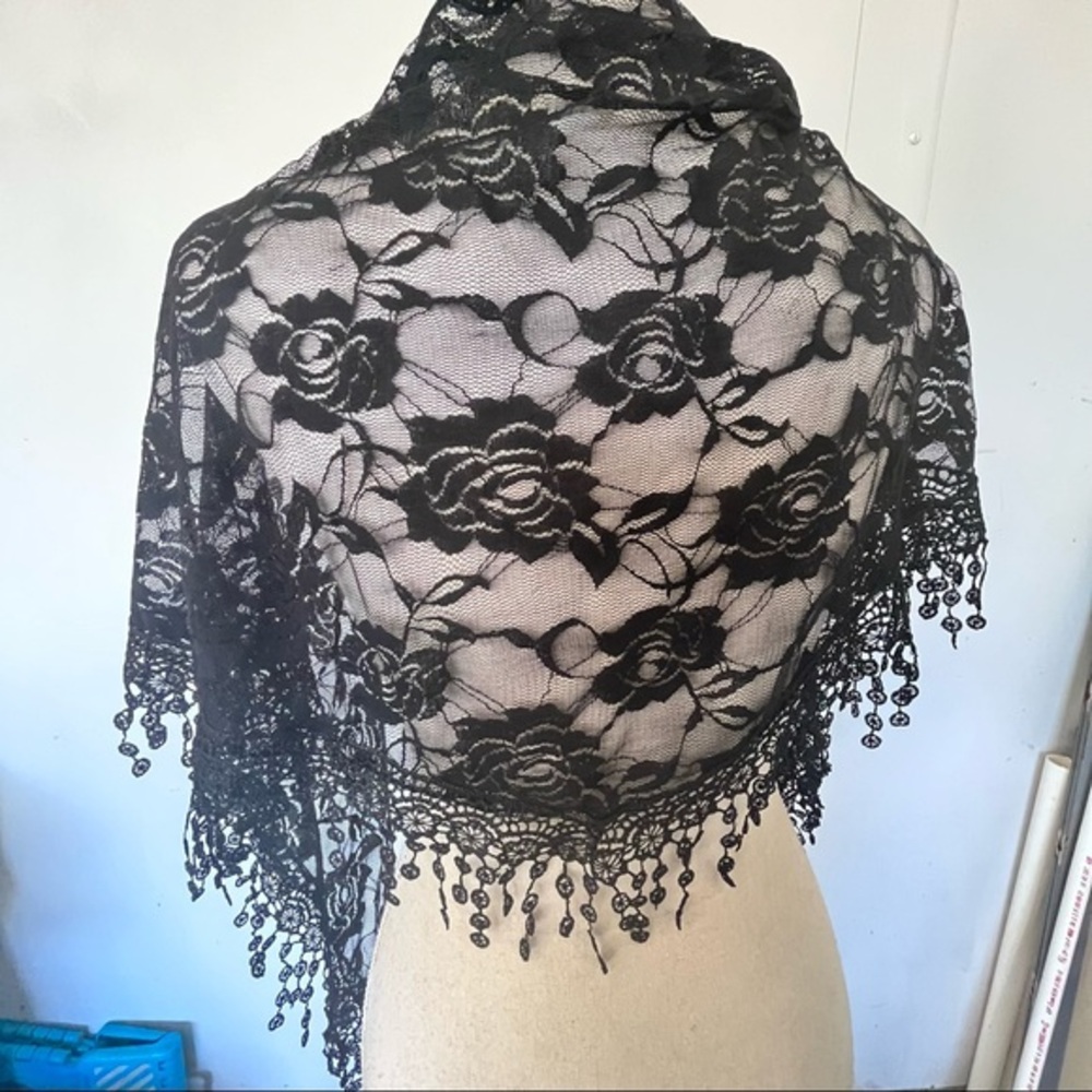 Women’s  Lace Tassel Rose Floral Shawl/Wrap; NWOT!